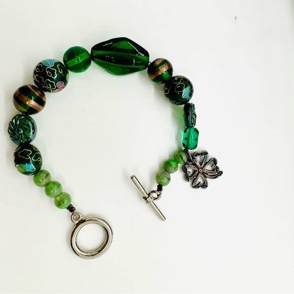 Green Cloisonné Glass Clover Bead Bracelet - Picture 11 of 12